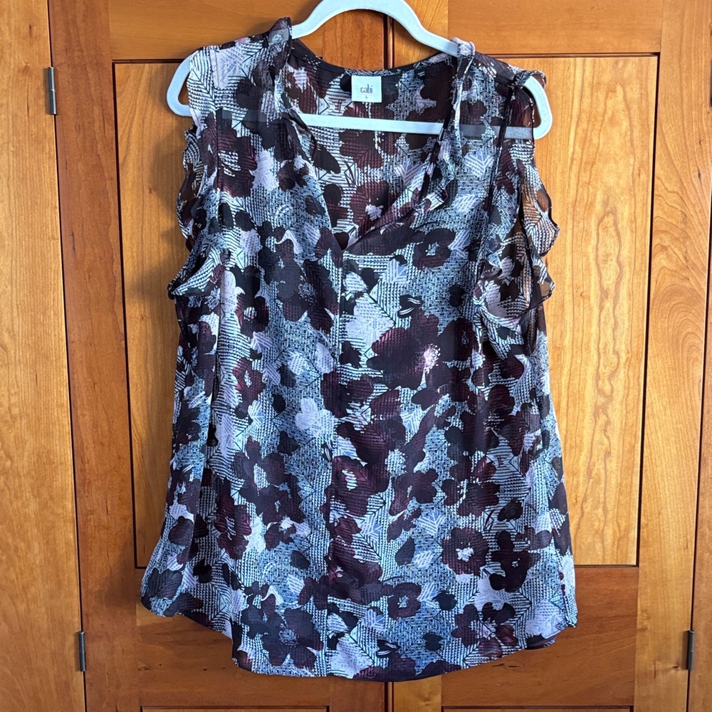 CAbi Women's Sleeveless Floral Blouse - Black and White